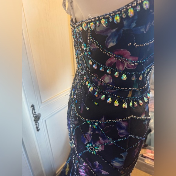 Ellie Wilde mermaid style beaded prom dress - Picture 6 of 10